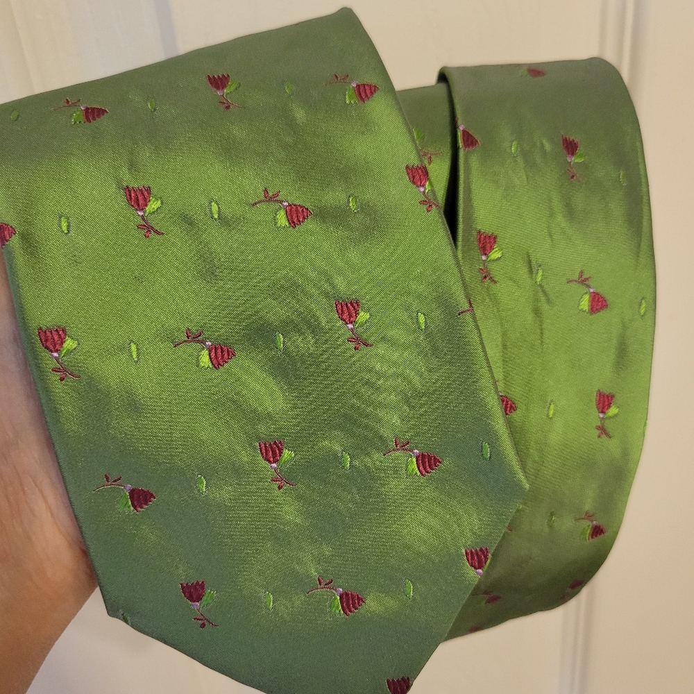 J. Crew Silk Necktie ~ Made in Italy ~ Unisex ~ Green w/Pink Floral Motif ~ GUC